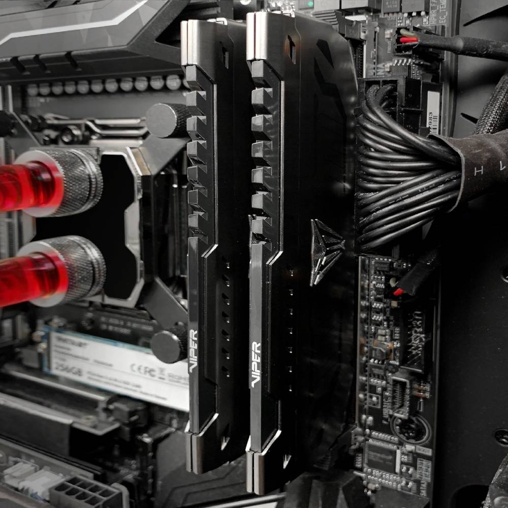 PATRIOT 16GB (2x8GB) Viper Steel Siyah 4000MHz CL19 DDR4 Dual Kit Ram