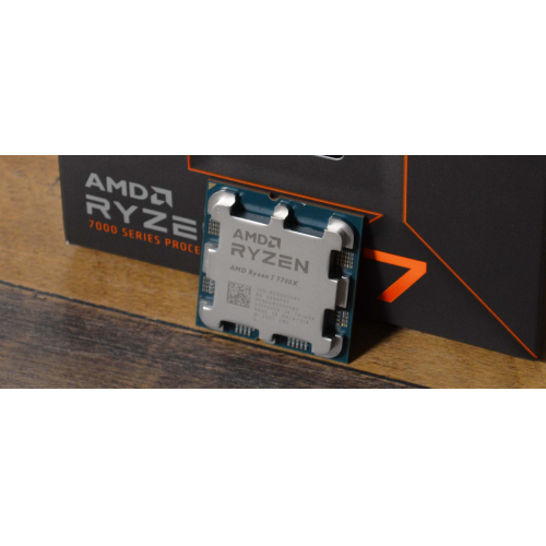 AMD RYZEN 7 7700X 8 Core, 4,50-5.40GHz, 40Mb Cache, 105W,  AM5 Soket, BOX (Kutulu) (Grafik Kart VAR, Fan YOK)