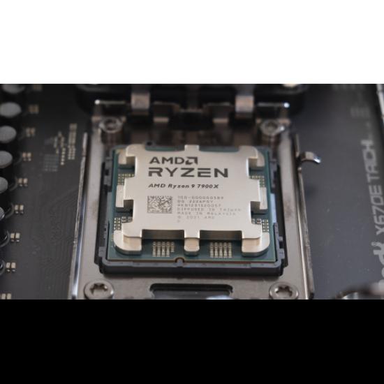 AMD RYZEN 9 7900X 12 Core, 4,70-5.60GHz, 76Mb Cache, 170W,  AM5 Soket, BOX (Kutulu) (Grafik Kart VAR, Fan YOK)